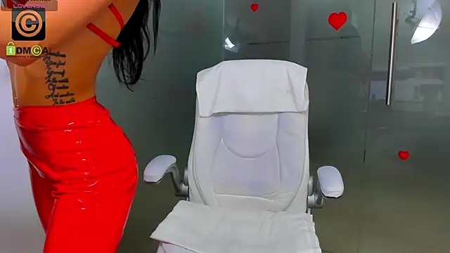 Snapshot of Queenrafaella chatting on 02-14-26, 03:03 Queenrafaella online show from 02-14-26, 03:03