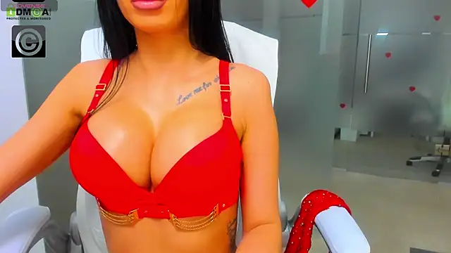 Snapshot of Queenrafaella chatting on 02-18-26, 03:46 Queenrafaella online show from 02-18-26, 03:46