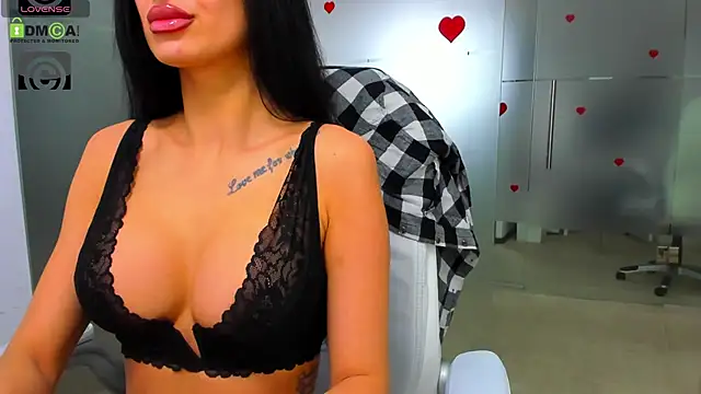 Snapshot of Queenrafaella chatting on 03-12-26, 04:51 Queenrafaella online show from 03-12-26, 04:51