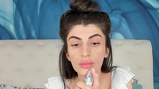 SkinnyDolly online show from 10-15-25, 02:01