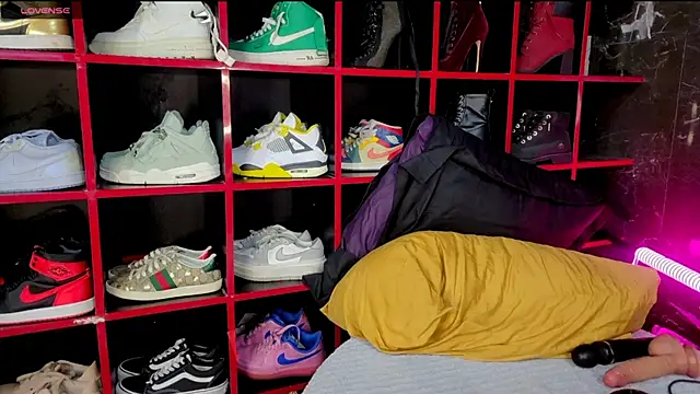 Indianbrownie online show from 04-19-26, 08:11