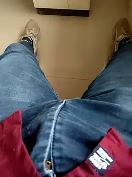 Snapshot of MrNick74 chatting on 12-18-25, 12:22 MrNick74 online show from 12-18-25, 12:22