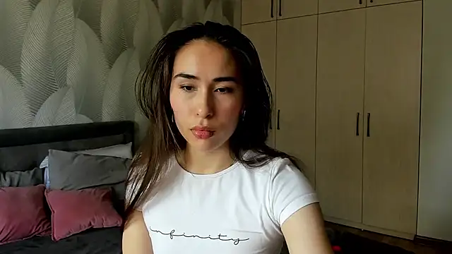 Snapshot of Bambiii_bby chatting on 06-15-26, 06:26 Bambiii bby online show from 06-15-26, 06:26
