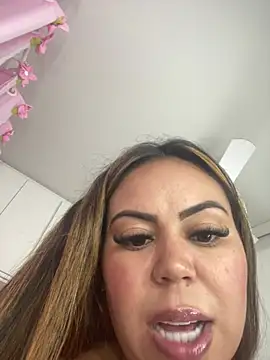 lariic online show from 02-15-25, 02:15