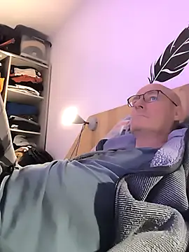 bogland33 online show from 11-17-25, 07:41