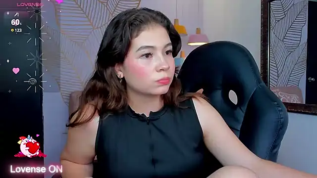 Snapshot of KarenPautt chatting on 01-12-25, 06:05 KarenPautt online show from 01-12-25, 06:05