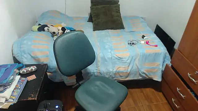 carolina linarez69 online show from 10-04-25, 11:25