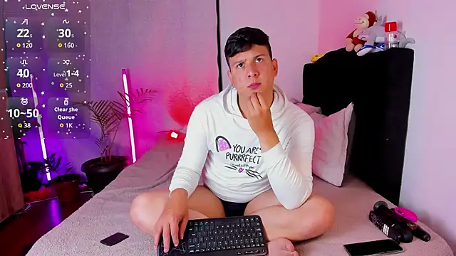 Snapshot of ANDREZALVAREZ chatting on 04-03-26, 11:03 ANDREZALVAREZ online show from 04-03-26, 11:03