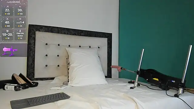 Snapshot of kinky_polar chatting on 02-25-26, 04:00 kinky polar online show from 02-25-26, 04:00