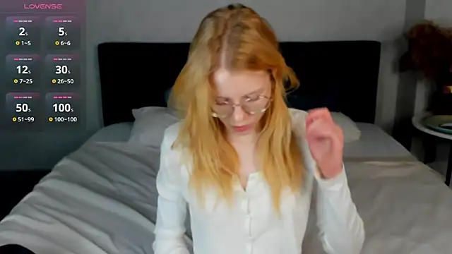 Snapshot of Esme_Runn chatting on 04-08-26, 08:14 Esme Runn online show from 04-08-26, 08:14