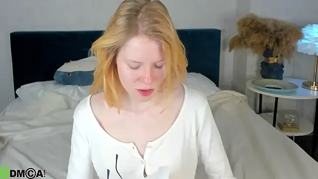 Snapshot of Esme_Runn chatting on 04-28-26, 03:11 Esme Runn online show from 04-28-26, 03:11