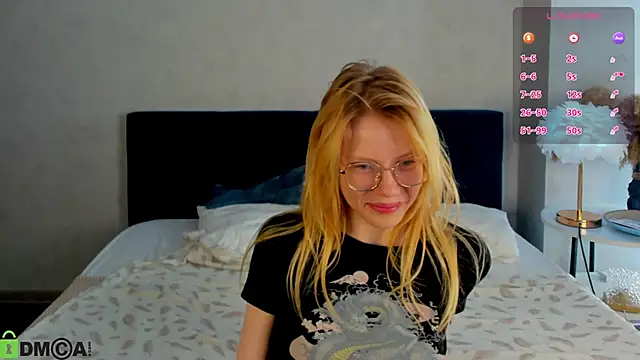 Snapshot of Esme_Runn chatting on 05-21-26, 03:13 Esme Runn online show from 05-21-26, 03:13