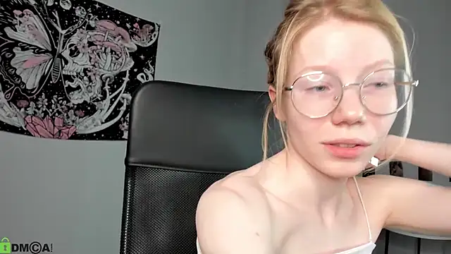 Snapshot of Esme_Runn chatting on 05-28-26, 03:37 Esme Runn online show from 05-28-26, 03:37