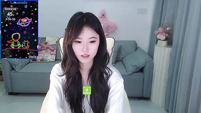 Snapshot of YiJin-a chatting on 12-11-24, 12:44 YiJin-a online show from 12-11-24, 12:44