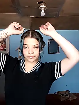 Snapshot of Elvishcassie_ chatting on 11-18-25, 04:11 Elvishcassie online show from 11-18-25, 04:11