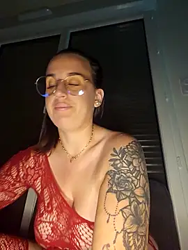 lindsay 33off online show from 10-12-25, 09:47