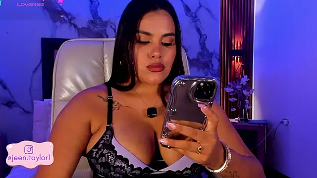 Jeen Taylor online show from 03-11-26, 08:04