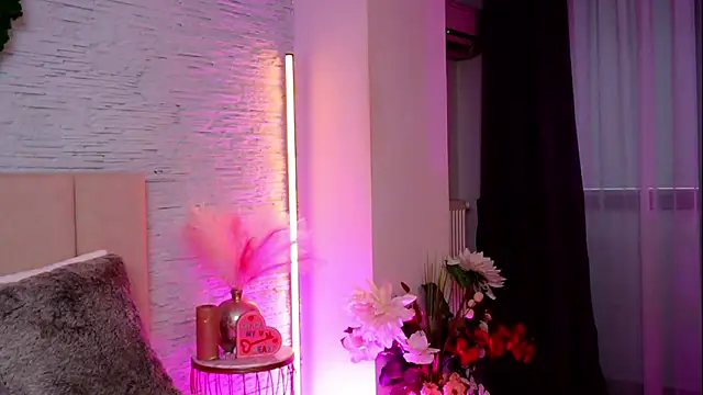 Snapshot of RachelSwaan chatting on 02-17-26, 05:37 RachelSwaan online show from 02-17-26, 05:37