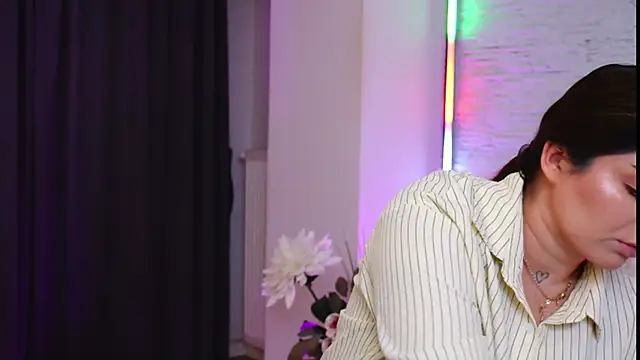 Snapshot of RachelSwaan chatting on 03-17-26, 06:17 RachelSwaan online show from 03-17-26, 06:17