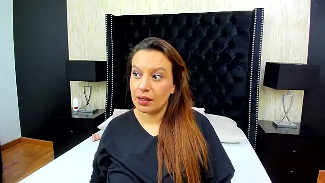 Snapshot of RoxieJackson chatting on 01-07-25, 11:48 RoxieJackson online show from 01-07-25, 11:48