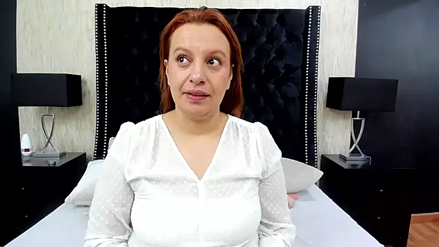 Snapshot of RoxieJackson chatting on 02-01-25, 12:05 RoxieJackson online show from 02-01-25, 12:05