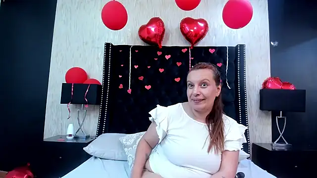 Snapshot of RoxieJackson chatting on 02-08-25, 01:11 RoxieJackson online show from 02-08-25, 01:11