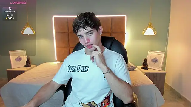 AlejooTwink online show from 11-18-25, 04:55