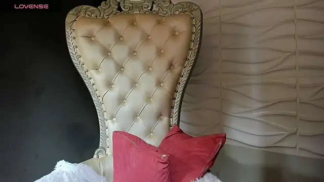 Layla 707 online show from 04-17-26, 08:01