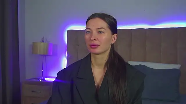 AlexandraBloom online show from 11-30-25, 06:12