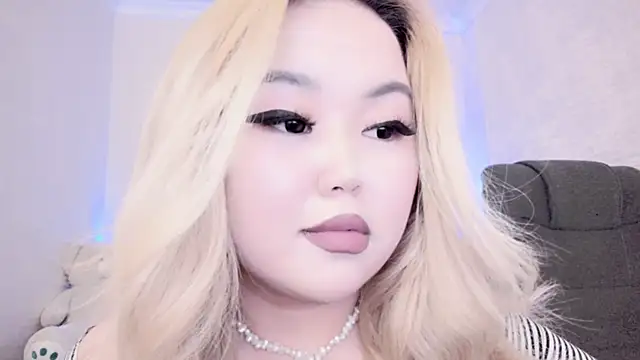 amelia sunlight online show from 01-18-25, 01:30