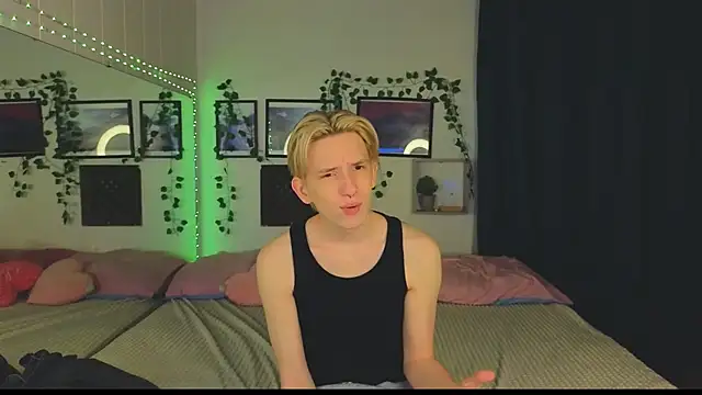 Snapshot of Ron_Vils chatting on 01-21-25, 02:43 Ron Vils online show from 01-21-25, 02:43