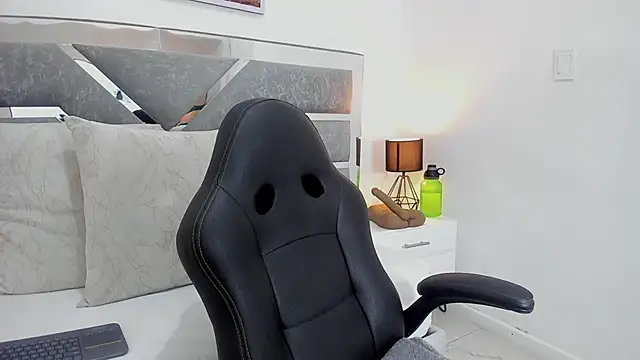 Slut Milf  online show from 03-13-26, 08:59