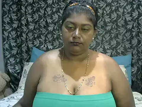 Snapshot of indiansuga chatting on 01-15-25, 06:40 indiansuga online show from 01-15-25, 06:40