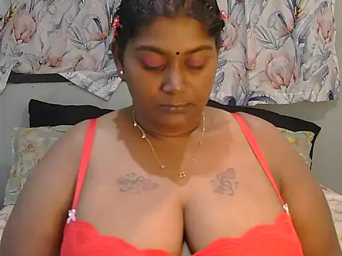 Snapshot of indiansuga chatting on 03-19-25, 05:17 indiansuga online show from 03-19-25, 05:17