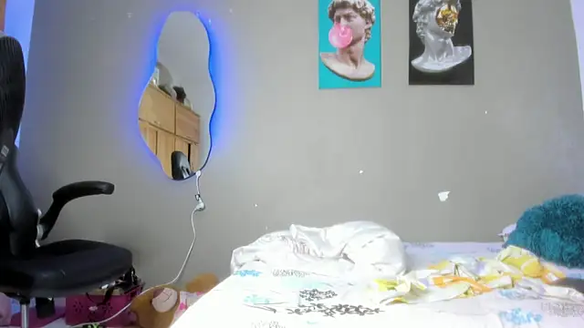 Snapshot of Lilybaudinx96 chatting on 01-22-25, 03:31 Lilybaudinx96 online show from 01-22-25, 03:31