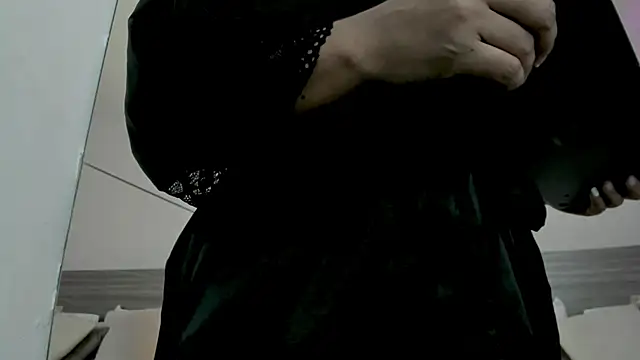 Snapshot of Mistyca chatting on 02-04-25, 11:27 Mistyca online show from 02-04-25, 11:27