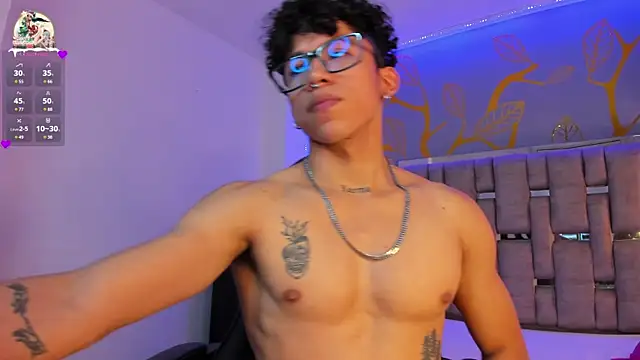 Snapshot of AkazaBoy_ chatting on 01-01-25, 01:58 AkazaBoy online show from 01-01-25, 01:58