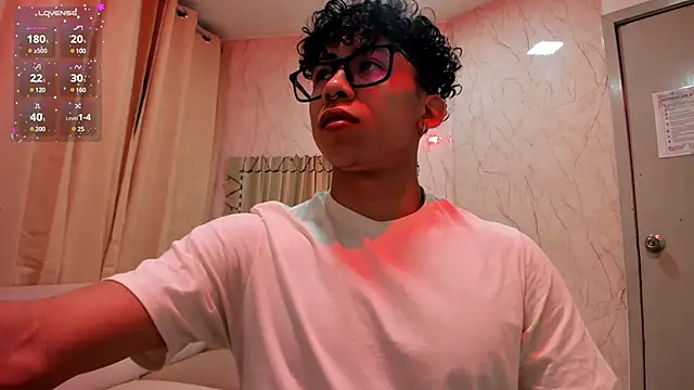 Snapshot of AkazaBoy_ chatting on 01-10-25, 04:12 AkazaBoy online show from 01-10-25, 04:12