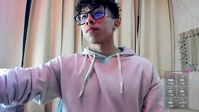 Snapshot of AkazaBoy_ chatting on 01-11-25, 04:16 AkazaBoy online show from 01-11-25, 04:16