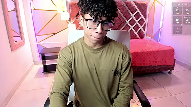 Snapshot of AkazaBoy_ chatting on 01-25-25, 04:13 AkazaBoy online show from 01-25-25, 04:13