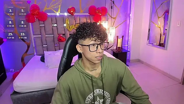Snapshot of AkazaBoy_ chatting on 02-07-25, 04:16 AkazaBoy online show from 02-07-25, 04:16