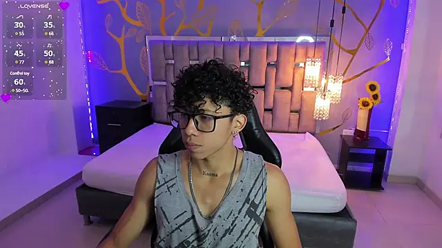 Snapshot of AkazaBoy_ chatting on 03-06-25, 03:46 AkazaBoy online show from 03-06-25, 03:46