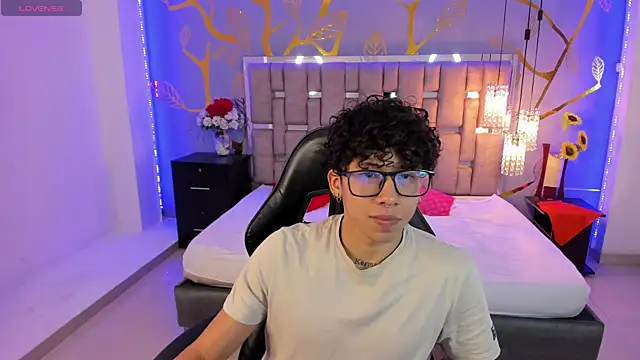 Snapshot of AkazaBoy_ chatting on 03-19-25, 04:14 AkazaBoy online show from 03-19-25, 04:14
