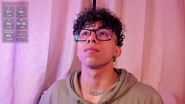 AkazaBoy  online show from 12-05-25, 04:43