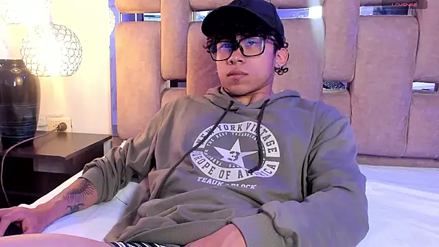 Snapshot of AkazaBoy_ chatting on 02-23-26, 04:32 AkazaBoy online show from 02-23-26, 04:32