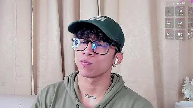 Snapshot of AkazaBoy_ chatting on 03-02-26, 04:36 AkazaBoy online show from 03-02-26, 04:36