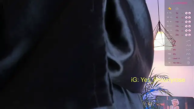 Snapshot of CurlyRose__ chatting on 11-06-25, 11:48 CurlyRose online show from 11-06-25, 11:48