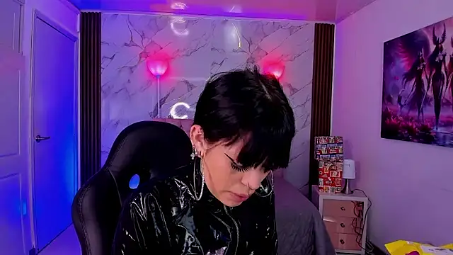 AuroraDiaz online show from 12-16-25, 09:09