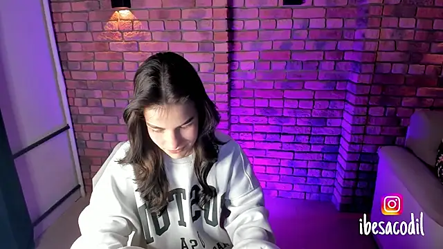 Snapshot of adriana_allien chatting on 01-17-25, 10:01 adriana allien online show from 01-17-25, 10:01