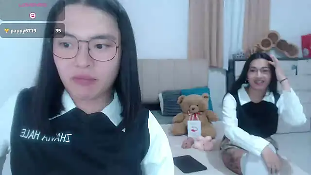 Snapshot of zhaviahale21 chatting on 07-24-26, 02:37 zhaviahale21 online show from 07-24-26, 02:37